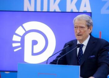 “Ilir Shtufi…jo,…Tufi…Ilir Lleshi”, Berisha ngatërrohet dhe nuk gjen dot cilin Ilir kërkon! Balla i nxjerr videon