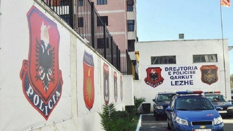 u-prezantua-si-polic-dhe-perndoqi-31-vjecarin-shpallet-ne-kerkim-nje-person-ne-lezhe