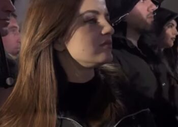 Një ditë pas arrestimit të vëllait për trafik droge, deputetja e PD Elda Hoti kërkon rrëzimin e qeverisë