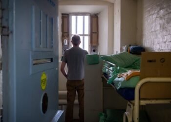 Nuk e “mbajnë” dot paraburgimin anglez, dy shqiptarë pranojnë ekstradimin në Tiranë dhe Romë