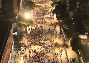 VIDEO NGA DRONI / Ja pjesëmarra para Kryeministrisë në protestën e Berishës