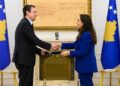 Vjosa Osmani mandaton Albin Kurtin për formimin e qeverisë së re, ja mesazhi i Presidentes së Kosovës