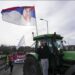 Fermerët bllokojnë rrugët në Serbi, kërkojnë ndalim të përkohshëm të importeve bujqësore