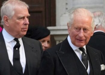 Tronditje në Buckingham Palace: Dalin email-et, Mbreti Charles III ishte paralajmëruar për Princin Andrew