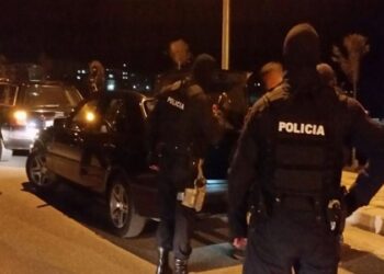 Goditet grupi i strukturuar kriminal në Elbasan, 3 në pranga, plagoset lehtë një polic gjatë operacionit