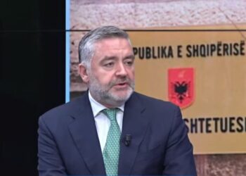 Sekretari i Përgjithshëm i PS: Nuk do ta pranojmë që një organ jo i zgjedhur nga qytetarët, të pezullojë një ministër!