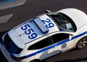 Shtypi gazin në vend të frenave, 44-vjeçarja përplas të ëmën me makinë, ndërron jetë