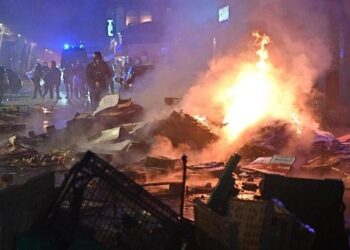 FOTO / Përleshje në Torino, dhjetëra të plagosur dhe arrestime, Meloni mbledh Qeverinë