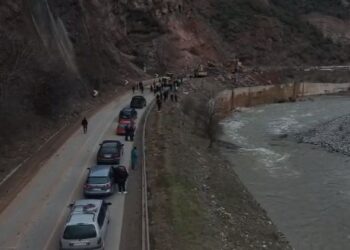 Rëndohet situata nga bllokimi i rrutës Librazhd–Qafë Thanë, krijohet mbi 20 km radhë makinash (FOTO)