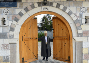 Dënohet në Zvicër “sheh-imami” shqiptar: Luksin e shfrenuar e financoi duke mashtruar me energji kriminale