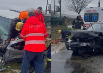 Aksident në Gjirokastër-Tepelenë, 3 të plagosur. Zjarrfikësit nxjerrin shoferin nga mjeti i shkatërruar
