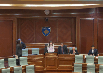 Albulena Haxhiu zgjidhet kryetare e Kuvendit të Kosovës