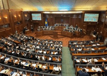 Kuvendi i Kosovës miraton rezolutën për ish-krerët e UÇK, Lista Serbe largohet nga salla