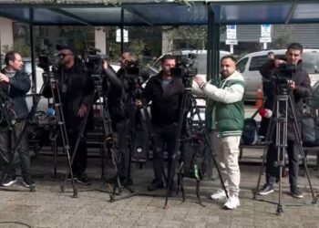 Molotovi ndaj kolegut në protestë, operatorët bojkotojnë filmimet e drejtuesve të PD