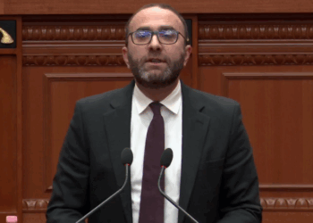 Bardhi – Ballës: Jep leksione për ndarje pushtetesh ti që i bëje presion SPAK-ut për babanë e Suel Çelës!