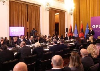 “Koha e dorëheqjeve morale do të vijë”, Rama: 100 herë të kthehesha pas, do të zgjidhja reformën në drejtësi