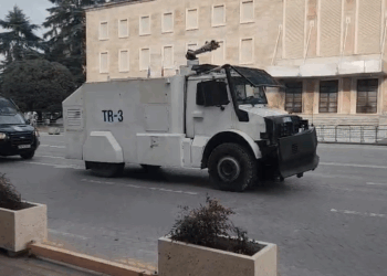 Protesta e PD, “blindohet” Kryeministria. Policë në shumë institucione dhe rrugët e Tiranës