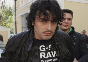 Kontroll i befasishëm në burgun e Domokosit, zbulohen celularë e thika në qelinë e Alket Rizait dhe një shqiptari tjetër