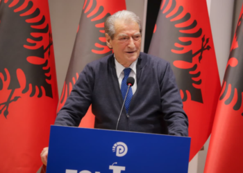 “Protesta e 10 shkurtit, betejë për ekzistencën e kombit”, Berisha: Shpresa e vetme e vendit jemi ne!