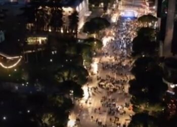 VIDEO ME DRON / Gjysmë ore nga orari zyrtar, ja pjesëmarrja në protestën e PD