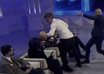 VIDEO / Plas sherri LIVE në emision, Berat Buzhala i vë duart në fyt Albatros Rexhaj