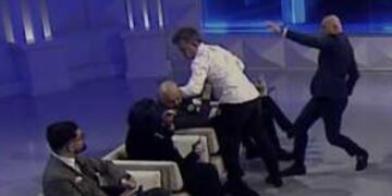 VIDEO / Plas sherri LIVE në emision, Berat Buzhala i vë duart në fyt Albatros Rexhaj