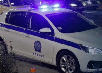 Aksident i rëndë në Athinë! Tre të mitur përplasen me një pemë, një 15-vjeçar humb jetën, në makinë edhe një shqiptar