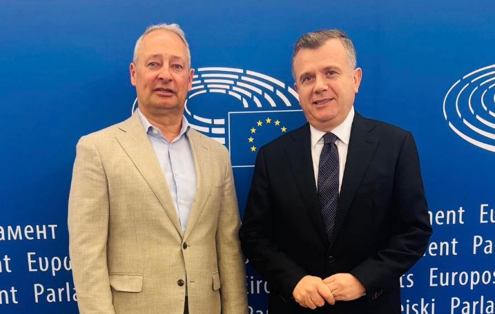 Bruksel  Balla me reporterin për Shqipërinë  Negociatat mbyllen në 2027  ritmi nuk ndalet