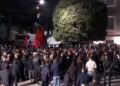 LIVE! Pa podium e pa fjalime, nis marshimi i opozitës nëpër Tiranë. Mbi 1500 policë në terren