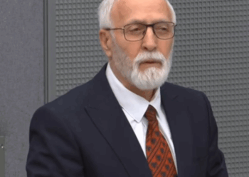 “Qëndroj këtu jo si një kriminel, por si njeri i kalitur në luftra”, Krasniqi: Jemi burgosur padrejtësisht!