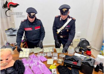 Me dy pistoleta dhe 10 kg drogë, arrestohet 28-vjeçari shqiptar në Itali! Lëvizjet e dyshimta e tradhtuan