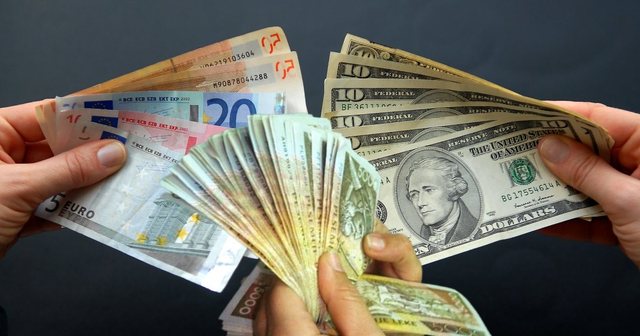 Euro në minimum të ri  ekspertët  Remitancat në fillimvit po e zhvlerësojnë  presim ulje edhe gjatë sezonit turistik