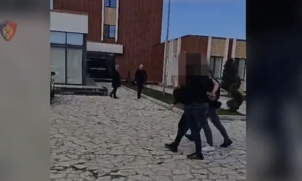 Në kërkim ndërkombëtar për trafik droge dhe pjesëmarrje në organizatë kriminale  arrestohet 34 vjeçari në Shkodër