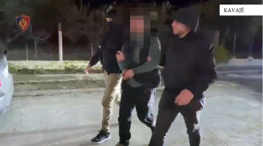  Më ofendoi prandaj e qëllova   Dëshmon i dyshuari për vrasjen e 48 vjeçarit në Kavajë  Më parkoi makinën para shtëpisë