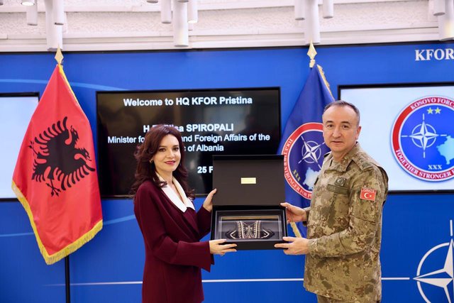 Spiropali takon komandantin e misionit të KFOR it  Shqipëria mbetet e përkushtuar në garantimin e sigurisë së Kosovës