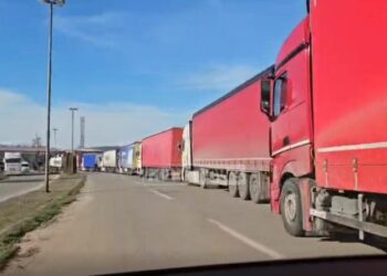 Bllokohet dogana e Bllatës, radhë mbi 4 km pas devijimit të trafikut nga Librazhdi