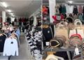 Tregtonte veshje të kontrabanduara dhe me logo false, arrestohet 38-vjeçarja në Tiranë