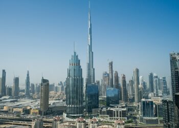 Sulmet amerikano-izraelite/ Emiratet e Bashkuara Arabe evakuojnë ‘Burj Khalifën’