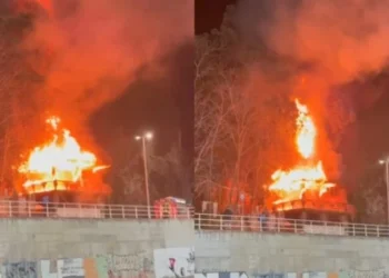 Përfshihet nga flakët një lokal në zonën e Lungomares në Vlorë, nuk raportohet për persona të lënduar