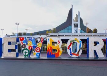 Gjyqi në Hagë/ Rama publikon pamjet: Aktivistët vendosin 5 mijë emblema të UÇK-së pas “burgosjes” së NEWBORN-it