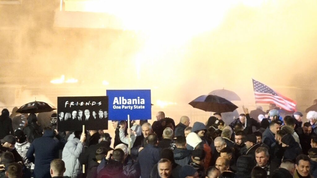 Protesta e opozitës  17 persona të arrestuar dhe 35 të tjerë nën hetim