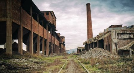 Rregulla të reja për privatizimet  Trojet e lira u kalojnë ish pronarëve  shiten edhe objektet me qira  1 Euro 