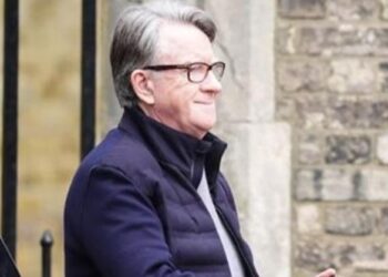 Iu zbuluan lidhjet me Jeffrey Epstein, arrestohet ish-ambasadori britanik në SHBA