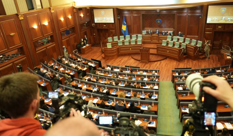 Kosovë  Shoqëria civile u bën thirrje partive për dakordësi rreth presidentit për të shmangur zgjedhjet e parakohshme