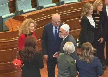 Seancë solemne në Kuvendin e Kosovës, i pranishëm edhe vëllai i komandantit legjendar Adem Jashari