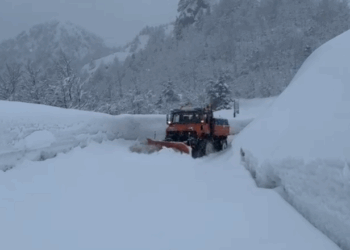 Reshje intensive në Qarkun Shkodër, rrezik përmbytjesh në Obot dhe borë mbi 50 cm në Theth