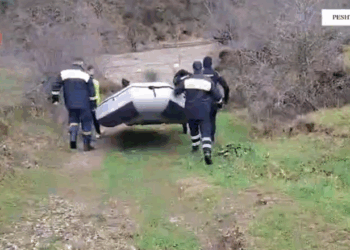 Asnjë gjurmë nga 64-vjeçari që dyshohet se ra në Vjosë, RENEA vijon kërkimet