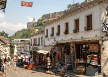 “El Pais” – Shqipëria kryeson mes destinacioneve më të preferuara të Ballkanit për turistët ndërkombëtarë