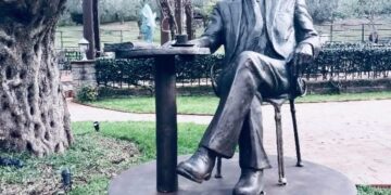 Gjeniu i adhuruar dhe i keqkuptuar që foli me gjuhën e njerëzimit…