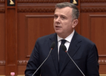 Balla: Do ta votoja me shumë kënaqësi një vendim për ndalimin e rrjeteve sociale për fëmijët nën 16 vjeç